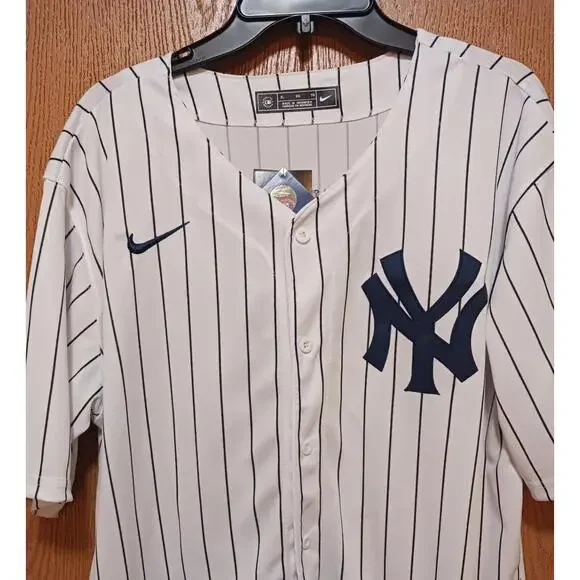 Derek Jeter-(Yankees)-(Jersey)-(White)-(New Con.)-(XL)-$100 - Picture 7 of 9